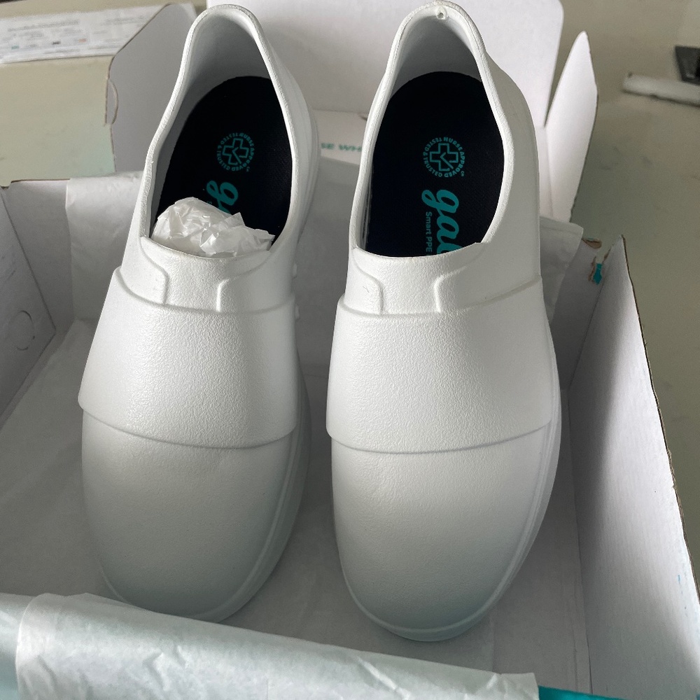 Gales Women's Frontline Nurse Shoes- White Size 6